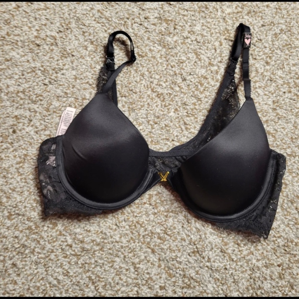 VICTORIA’s secret bra 34b